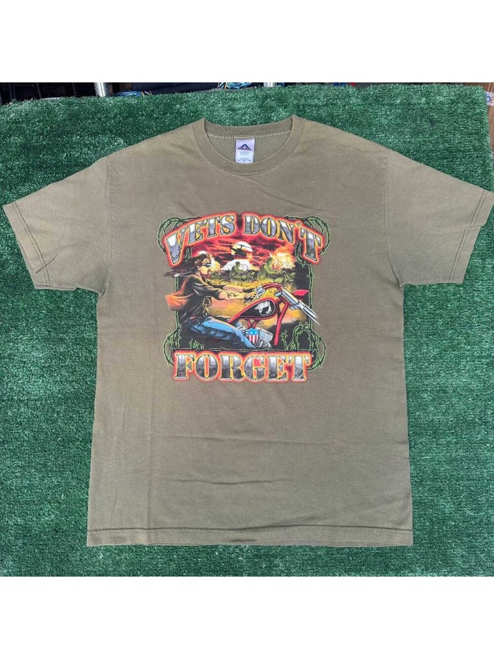 Vintage Y2K Military Veteran Biker T-Shirt Drab Green L Vietnam POW MIA Moto
